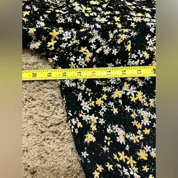 FREE PEOPLE Dessa Bodysuit in Black Ditsy Floral Combo Puff Sleeve Size XS - Picture 9 of 9